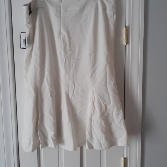 NWT: Investments Cream Gored Skirt 2x - Picture 2 of 3